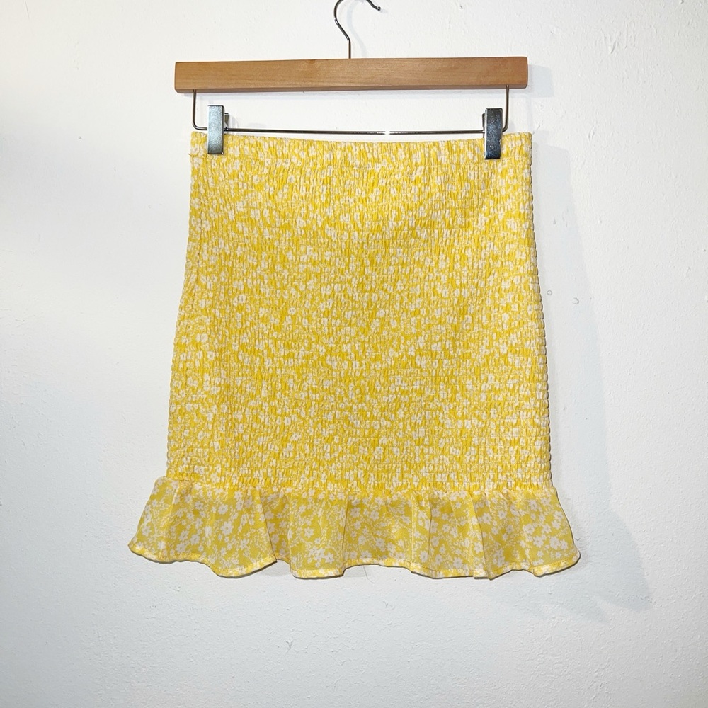 No boundries yellow floral smocked juniors ruffle hem pull on mini skirt - Picture 5 of 6